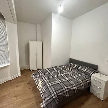 Leicester Spacious Flat With Free Parking Bagian luar foto