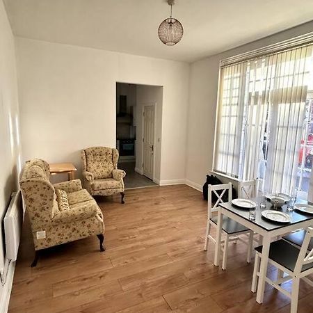 Leicester Spacious Flat With Free Parking Bagian luar foto
