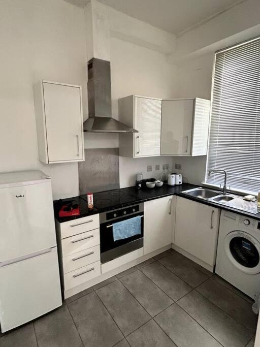 Leicester Spacious Flat With Free Parking Bagian luar foto